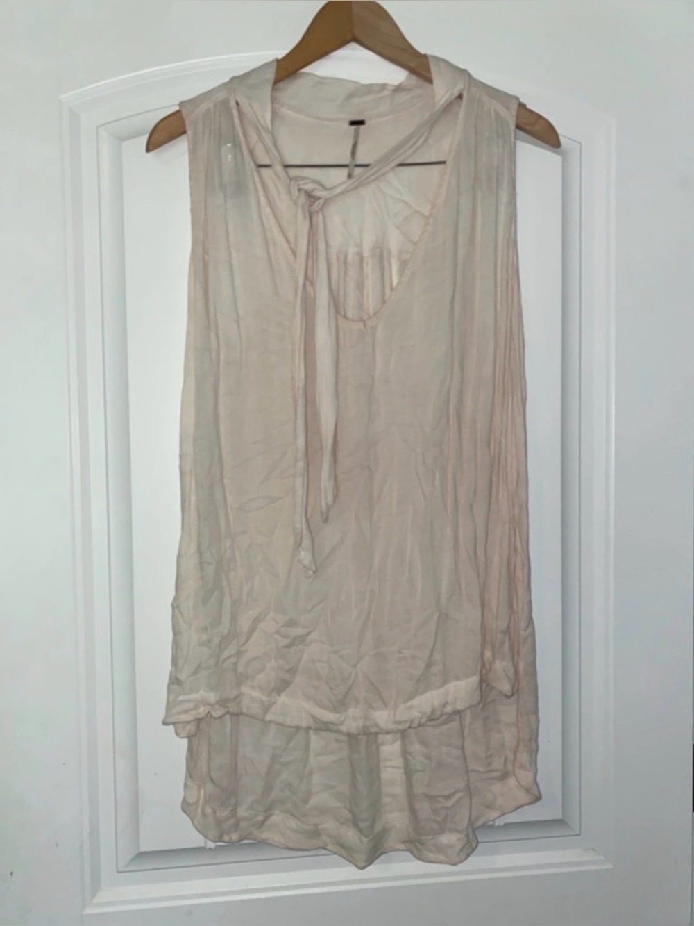 M091 // Free People Light Pink Hankercheif Neck Tie Hi-lo Tank // L
